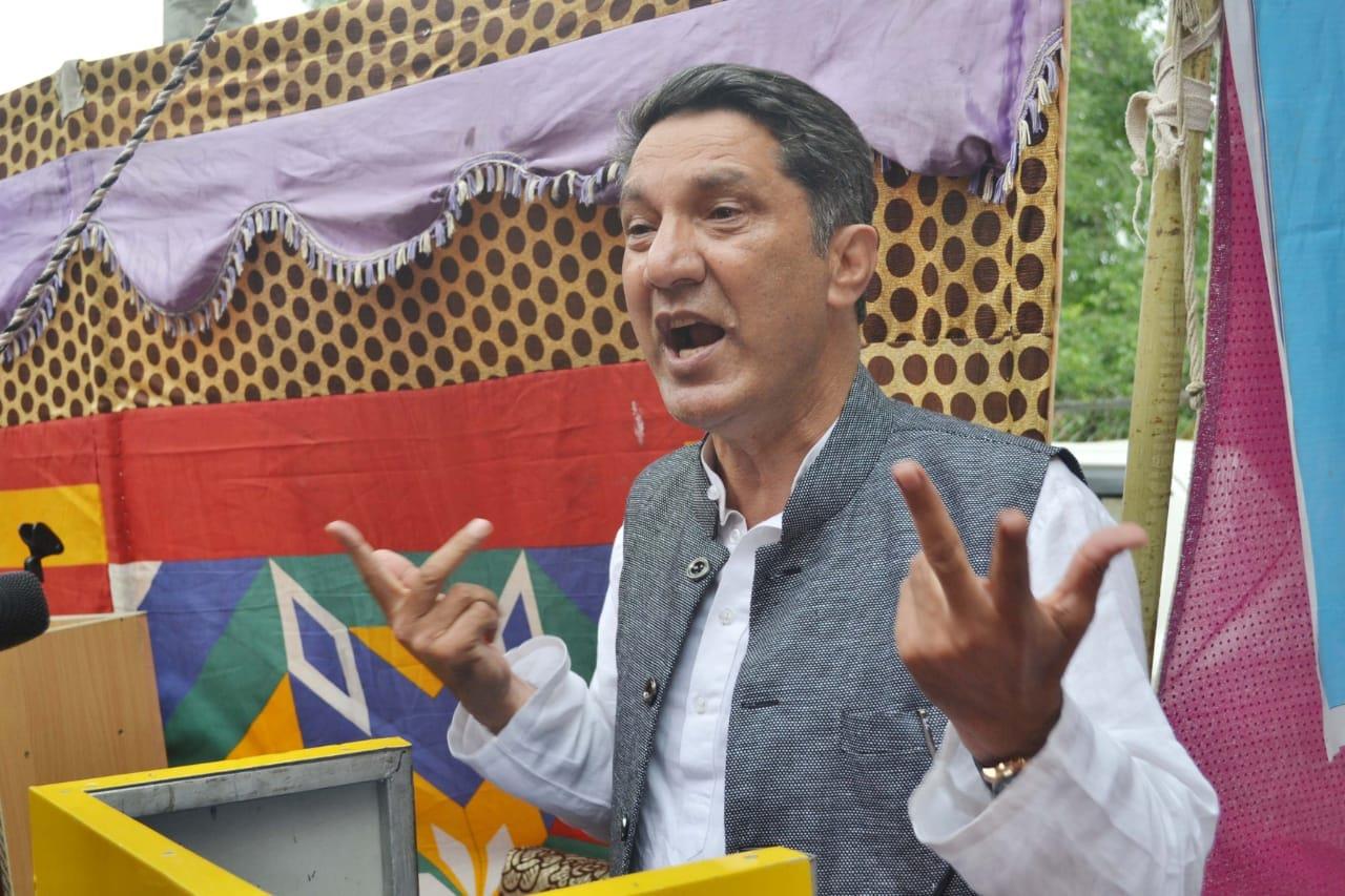 Debarring 7th pay commission to teachers is gross violation of Civil Service Conduct rules: Qayoom Wani